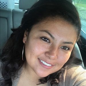 Meet your Posher, Claudia